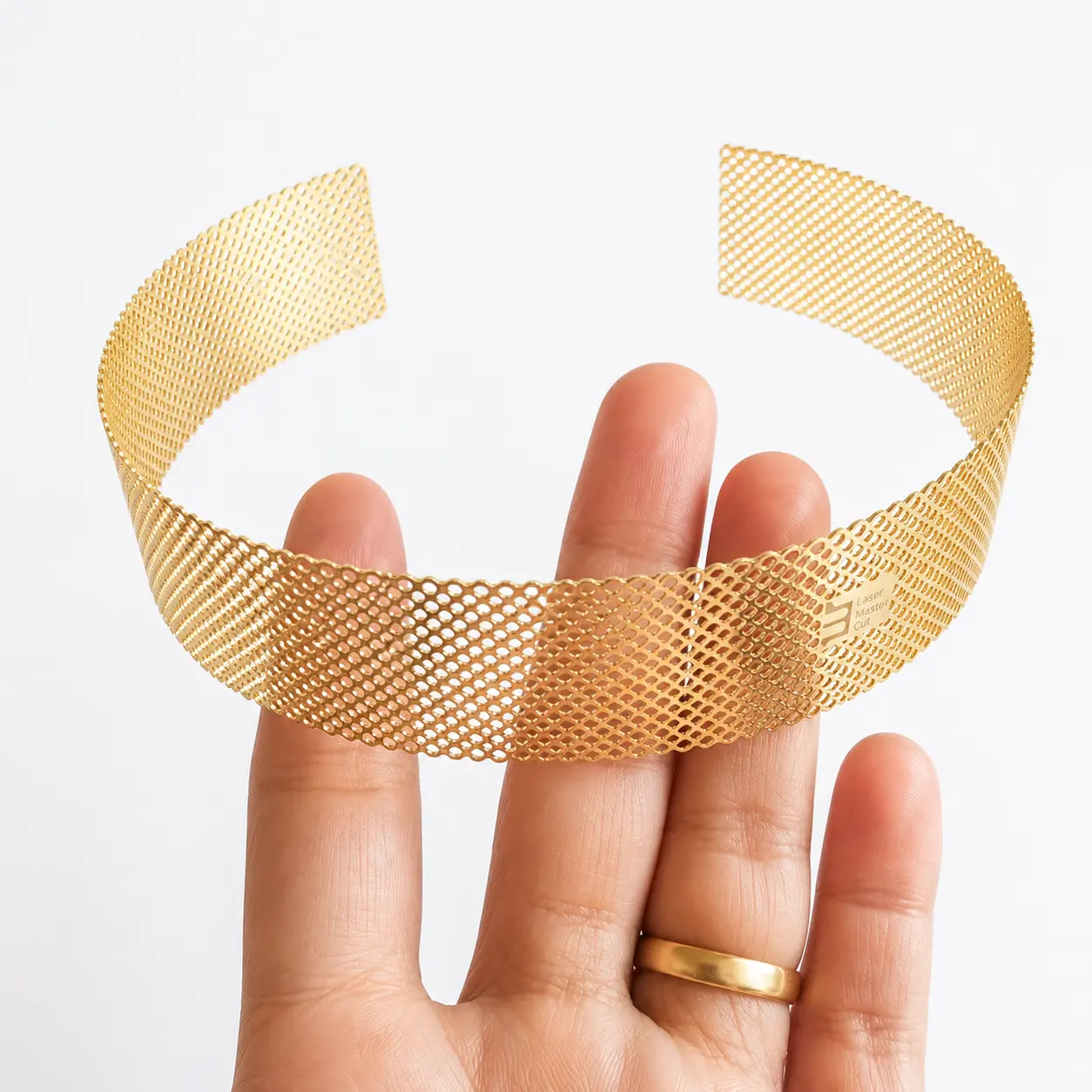 Bracelete em malha fina
